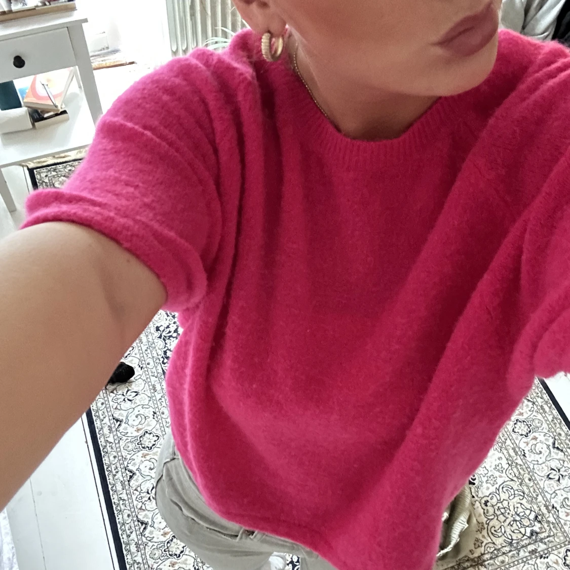 Stickad kortärmad tröja