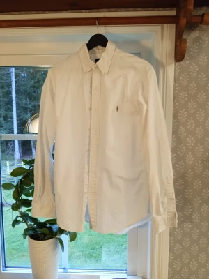 Ralph Lauren skjorta slim fit - Snygg skjorta i fint skick bara använt 2 eller 3 gånger 