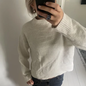 Stickad tröja! - Snyggaste stickade tröjan med lite högre hals! Supermysig