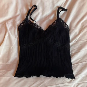 Spetstopp - Jätte sött spetslinne från Urban outfitters! Inga defekter