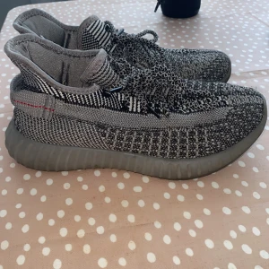 Yezzysskor - Fett sköna att ha på sig 