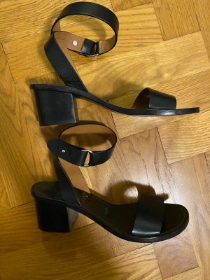 Other stories skinn remsandal - Använda en gång. Skinn, väldigt bra skick. 