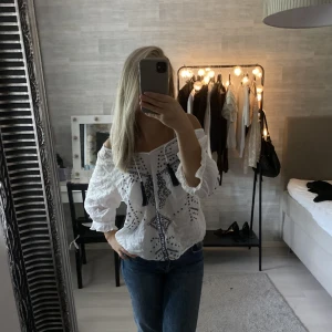 Blus - Säljer nu denna unika supersöta blus.❤️
