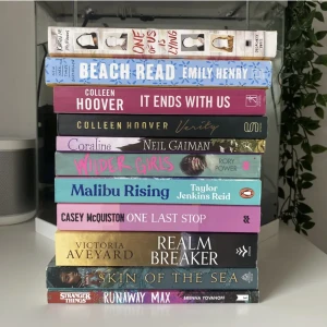 ⭐️Booktok böcker⭐️ - Säljer dessa böcker på engelska som är populära på tiktok. Priserna varierar för antal böcker man köper. 1 bok= 100kr  2böcker= 190kr  3 böcker= 280kr ❌One last stop, Coraline & Beach read är sålda❌
