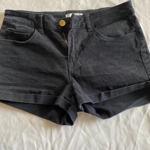 Shorts  - Jätte fina shorts från hm men är nu tyvärr för små💕