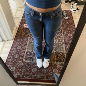 Lågmidjade Dolce gabbana jeans  - Säljer mina dolce gabbana low waist jeans, då jag har för många jeans. De är bootcut och passar mig som är 165 och storlek 36 🩷pris går att diskutera 