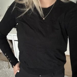 Svart långärmad tröja  - Jättego svart tröja som ja inte använder längre❤️
