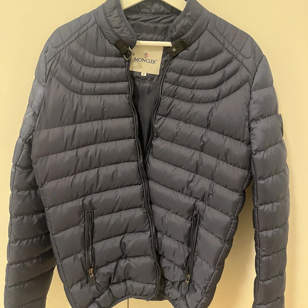 Marinblå Moncler jacka herr - Moncler | Plick Second Hand