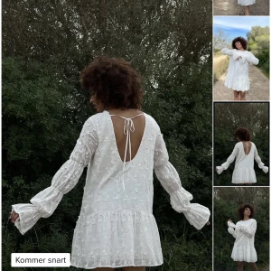 Vit klänning - Säljer denna finna klänning i strl s då den inte kommer till användning längre. Klänningen är aldrig använd, endast testad. Lappen sitter kvar.