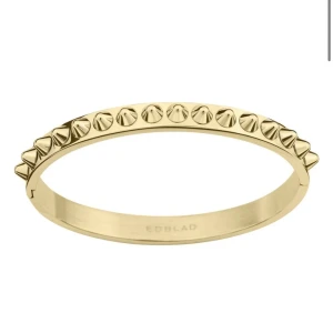 Edblad armband - Säljer mitt Edblad armband i M, saknar en tagg på ena sidan längst ut men ingenting man tänker på❤️