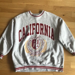 Sweatshirt - Storlek M som är oversized 