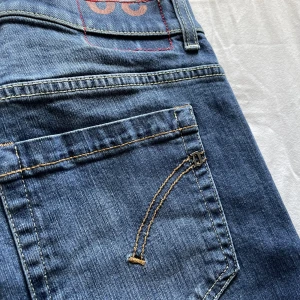 Dondup Jeans - Dondup Jeans. Modell George i storlek 30. Cond 9,5/10. Hör av dig vid frågor!