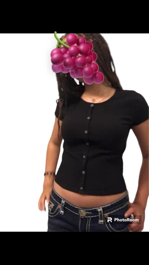 Tröja med knappar - Knappt använd och är i bra skick 