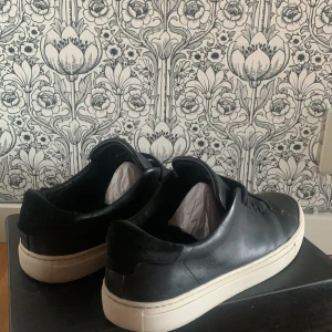 Piola - Säljer nu dessa riktigt feta piola skor, dom är i bra skick och är riktigt sköna. Nypris 2100