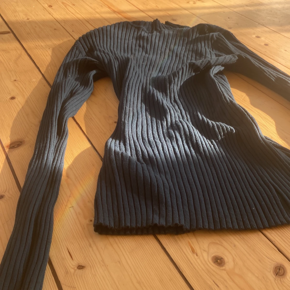 Marinblå ribbad tröja  - 90