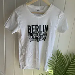 Levis T-shirt i storlek xs