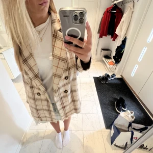 Kappa - Så söt rutig kappa, storlek S till M💞