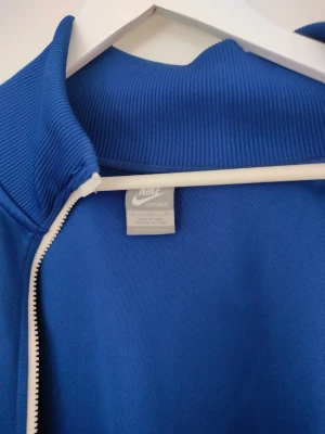 Nike träning tröja  - säljer Nike träningströja använt en gång 