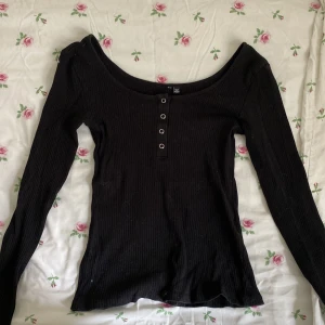 Ribbad långärmad - Använd fåtal gånger, inga defekter.