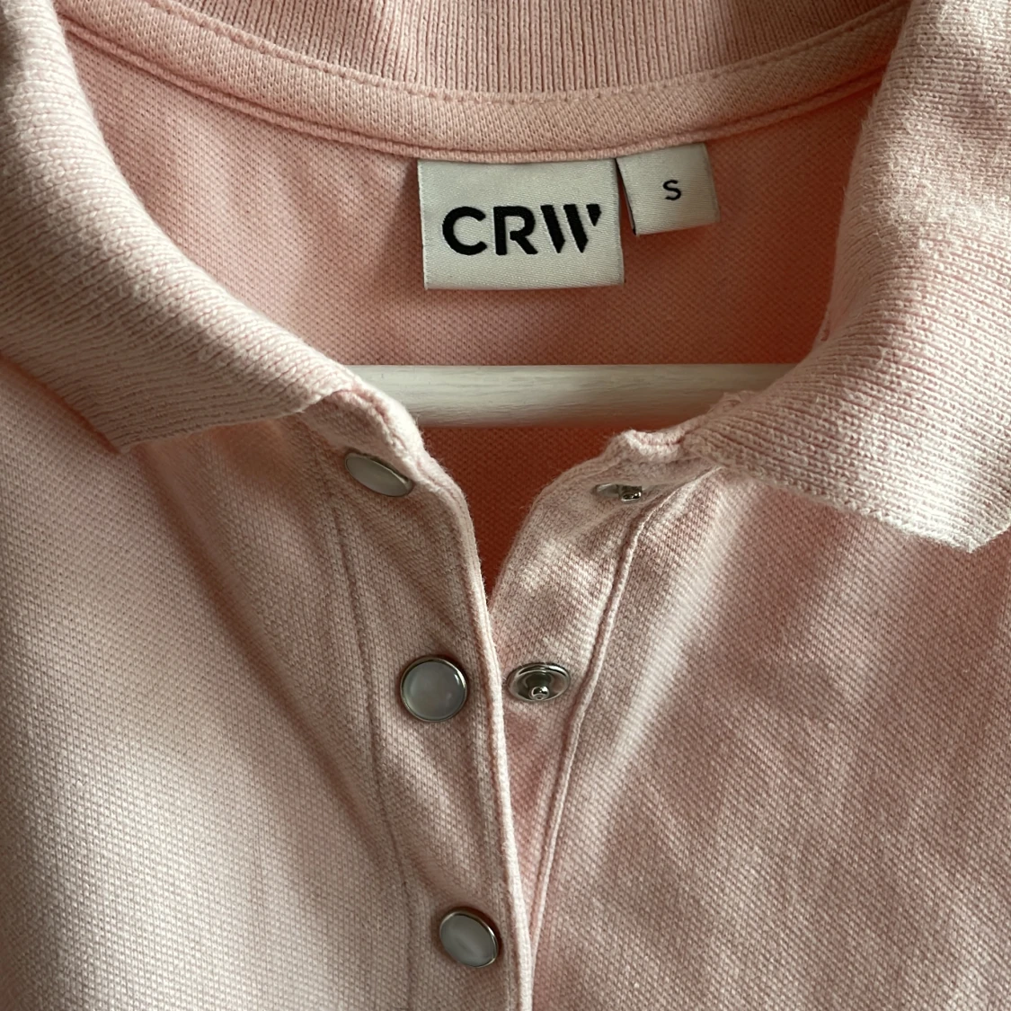 Rosa skjorta med halvknapp  - 91