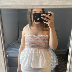 Topp - Väldigt fin sommartopp som jag endast använt några få gånger❤️❤️