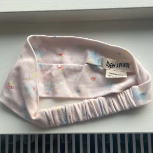 Djerf avenue  headband - Aldrig använt! Modell: summer island. 