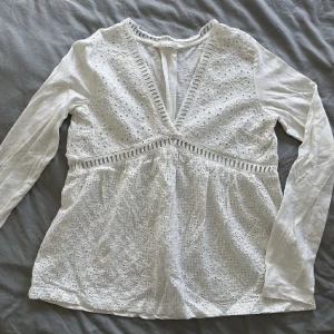 Odd Molly blus/tröja - Söt, Odd Molly tröja i storlek 0. En liten liten fläck- kolla sista bilden.💕🥰 