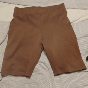 H&m cykelbyxor  - Hej säljer ett par cykelbyxor från h&m i stolek s Dom är använda ca1-4 gånger 