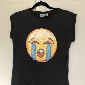 Emoji T-shirt  - Oanvänd