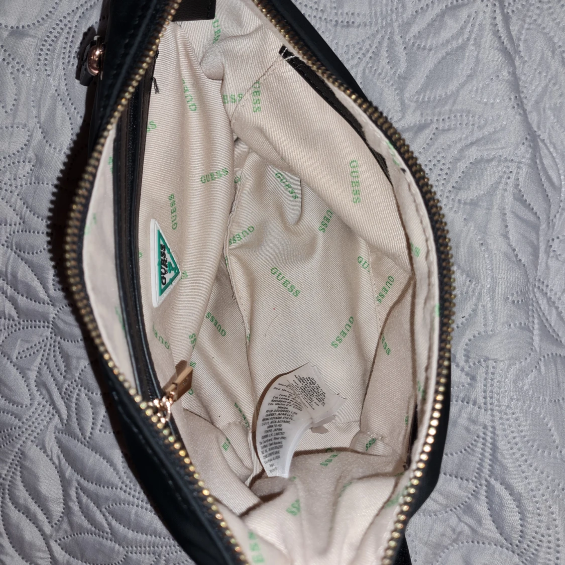 Guess handväska - 90