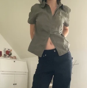 Skjorta - Fet skjorta i militärgrönt/grå 