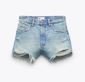Zara shorts - Köpte dessa här på plick av en tjej men dom var tyvärr förstora, dom är i väldigt fint skick💕LÅNADE BILDER AV HENNE!‼️
