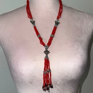 Rött halsband  - Oanvänd Rött halsband för 39kr❤️