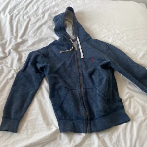 Tröja - Tröjan är andvänd men ändå i bra skick