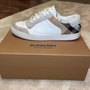 Burberry skor - Jag säljer dessa för de har blivit för små för mig! 9/10 skick, pris kan diskuteras 