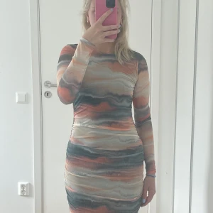 Klänning  - Kortklänning från Ginatricot. Oanvänd med prislapp kvar 💙 