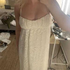 Zara långklänning  - Zara långklänning som inte går att få tag i nästan någonstans! Använd 1 gång😍
