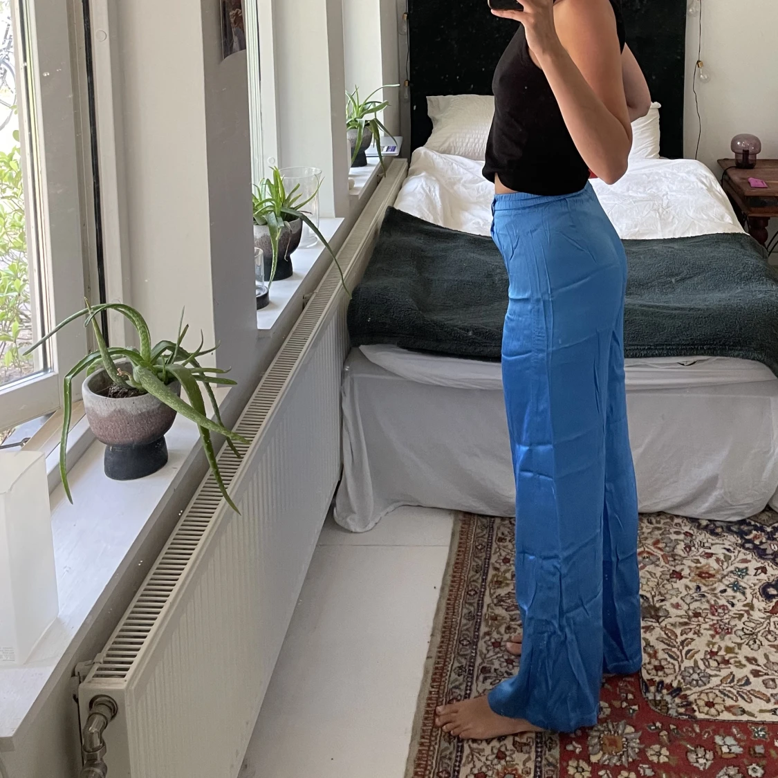 Blåa sidenliknande byxor - 91