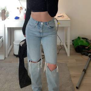 Jeans från Gina Tricot, köpt för 599kr. Fint skick ✨