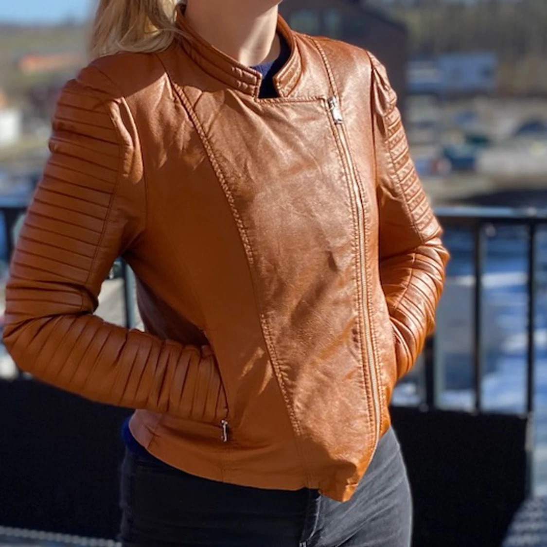 Brun skinnjacka  - 90