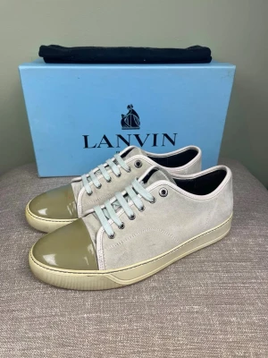 Lanvin skor - Hej, säljer nu dessa svin snygga Lanvin skor. Skorna är i grymt skick! Begränsat antal boxar och dustbag. Hör av dig vid frågor. 