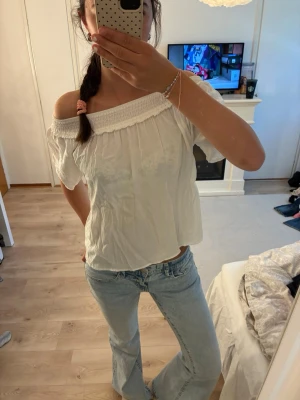 Off shoulder topp - Superfin offshoulder topp. Kolla gärna in mina andra plagg! 💌