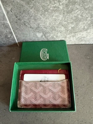 Goy7rd plånbok - Säljer en goy7rd plån bok fast pris på 49kr 