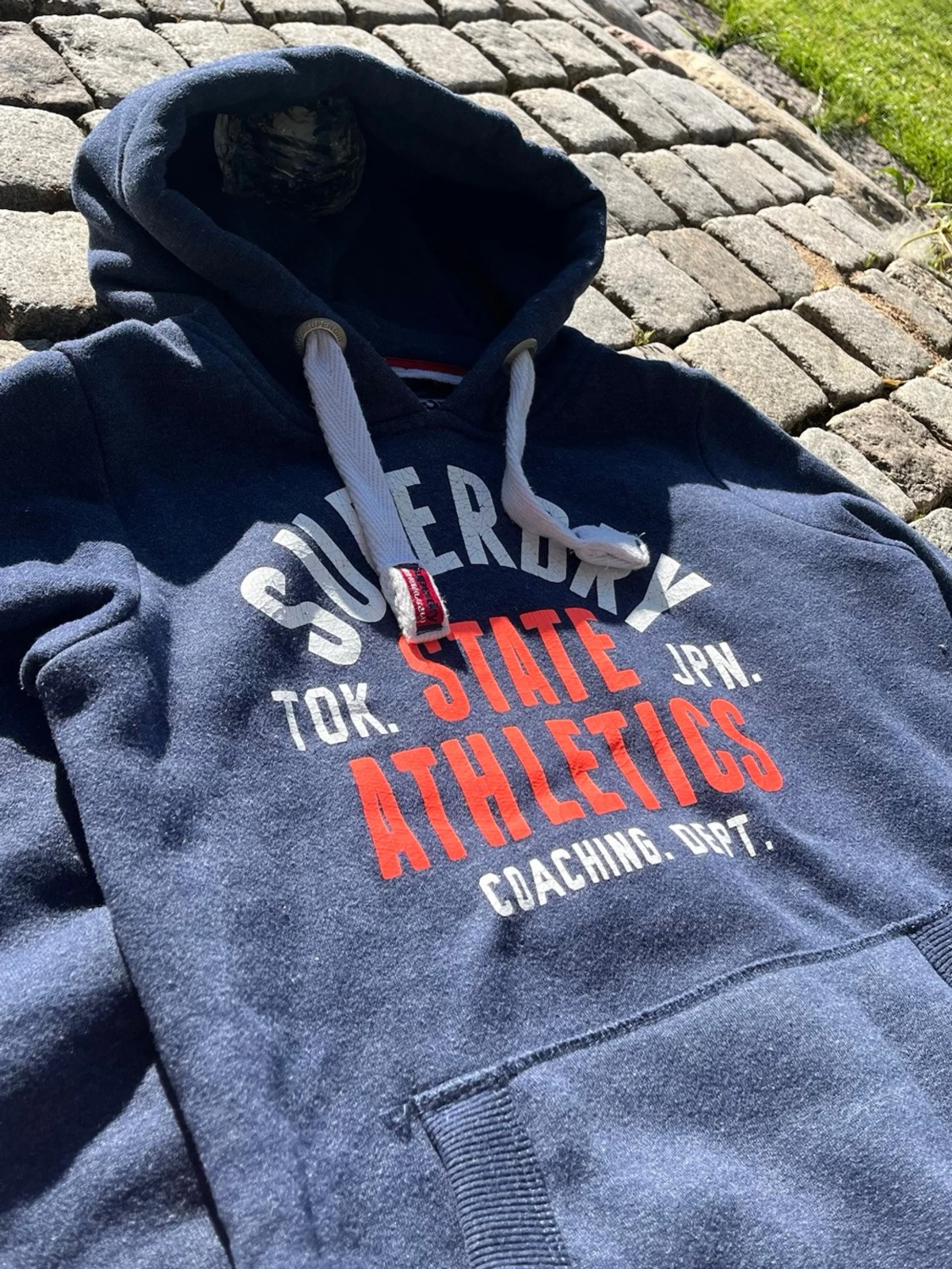 Mörkblå Superdry hoodie med tryck - 1
