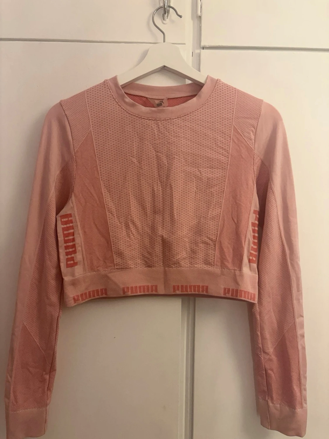 Rosa croppad långärmad topp Puma