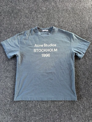 Acne Studios t-shirt  - Säljer min snygga t shirt från Acne Studios i fint skick. Hör gärna av er! 