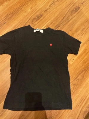 Tshirt commes de garcon - Storlek S/M!! Fint skick, också köpt second hanf