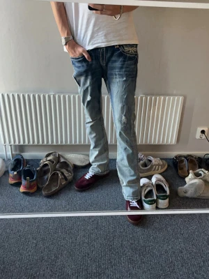Vintage rock revival jeans - Riktigt snygga och sällsynta jeans i super bra skick. Storlek-33 längd/34 bredd. 