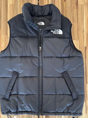 North Face väst - No signs of wear. 10/10 condition. Price can be negotiated.