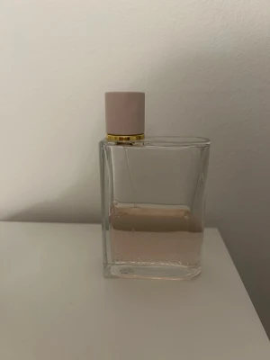 Burberry Her 100 ml - Flaskan rymmer 100 ml 